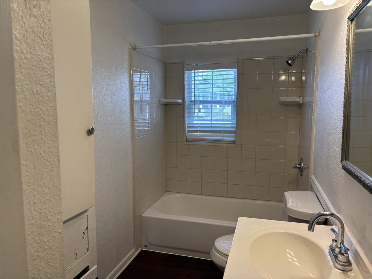 102 W Elm St - Photo 7 of 8