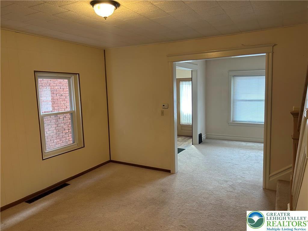 1129 Russell Ave - Photo 5 of 21