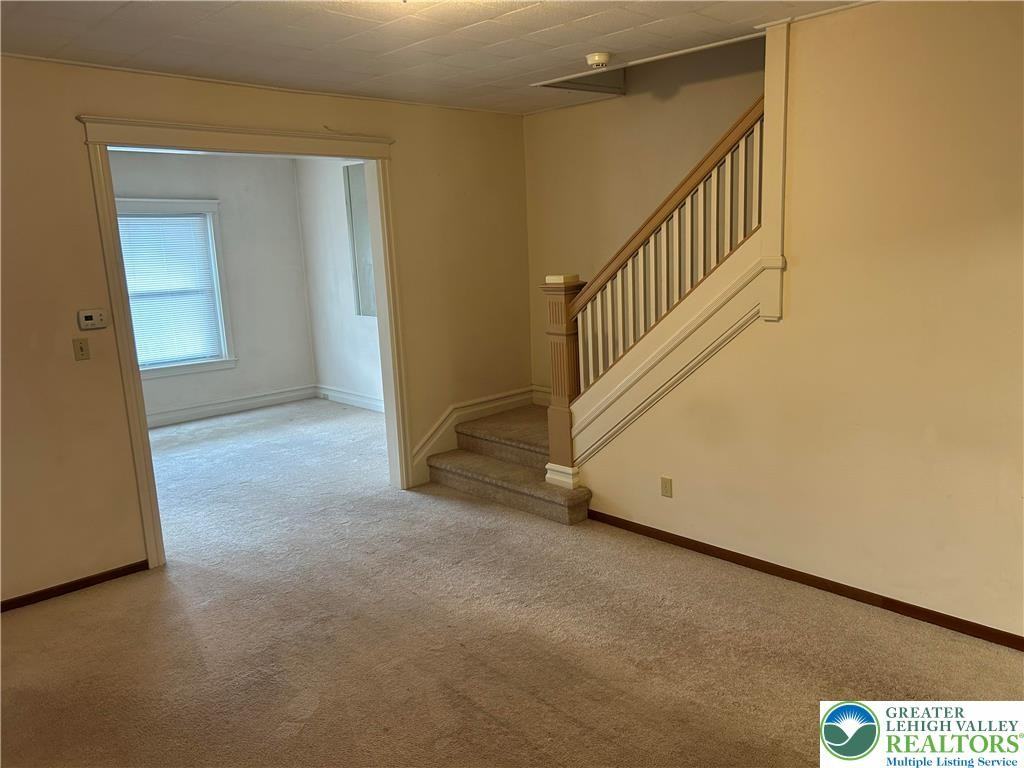 1129 Russell Ave - Photo 6 of 21