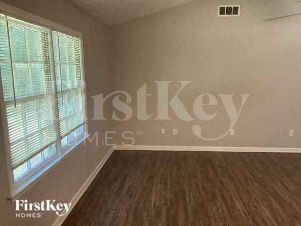 135 Lazy Hollow Ln - Photo 4 of 12