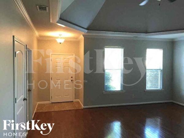 1298 Easterwood Blvd - Photo 3 of 21