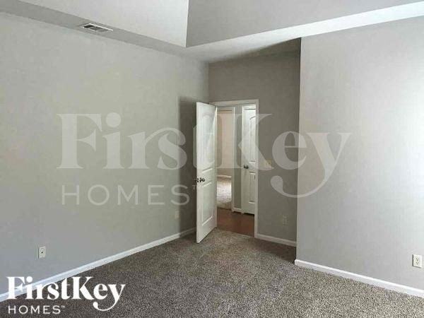 1298 Easterwood Blvd - Photo 6 of 21