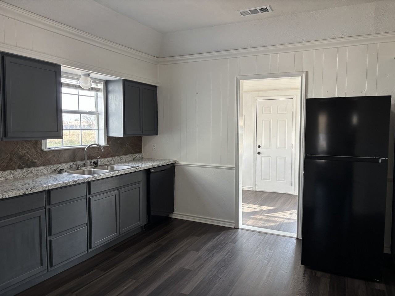 610 Se Front St - Photo 3 of 8