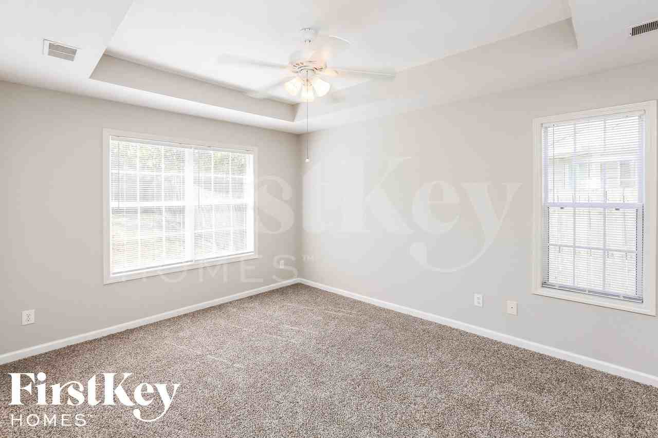 1026 Wyndham Ln - Photo 7 of 14