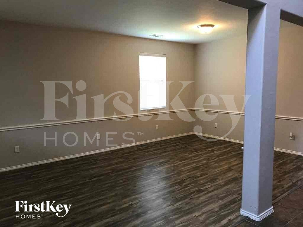 1017 Nighthawk Rd - Photo 4 of 13