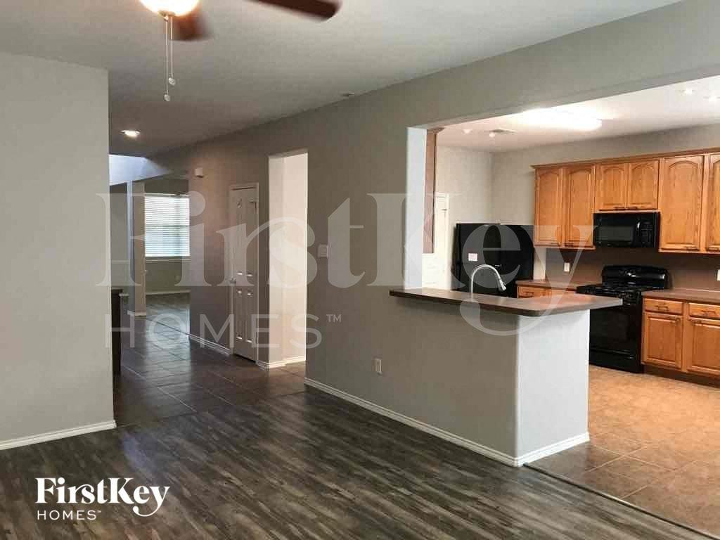 1017 Nighthawk Rd - Photo 5 of 13