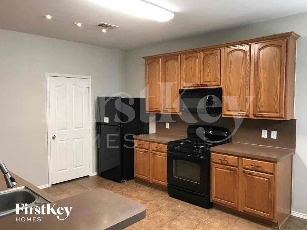 1017 Nighthawk Rd - Photo 6 of 13