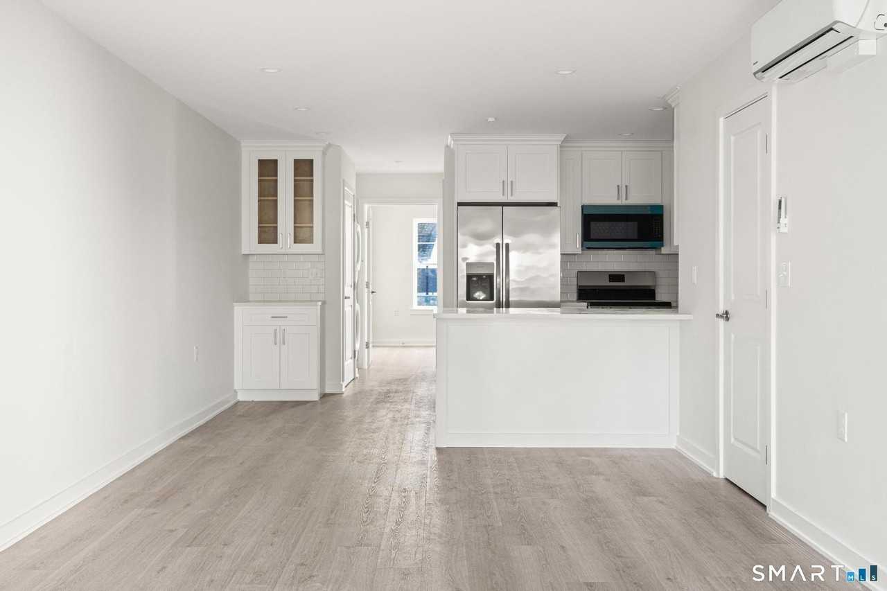 29 Village Rd Unit B #B - Photo 4 of 16