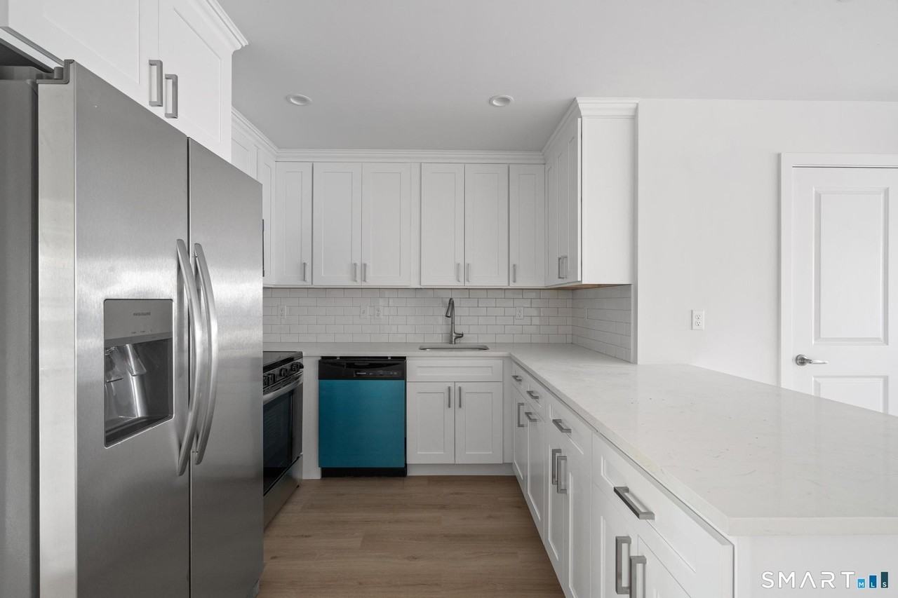 29 Village Rd Unit B #B - Photo 7 of 16