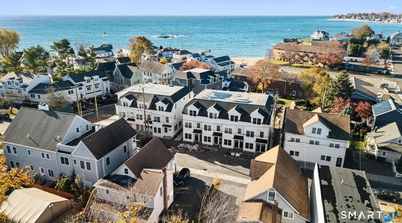 29 Village Rd Unit D #D - Photo 3 of 16