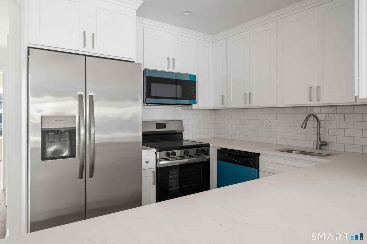 29 Village Rd Unit D #D - Photo 4 of 16