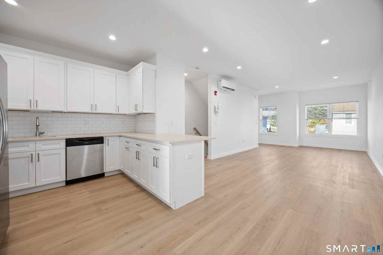 29 Village Rd Unit E #E - Photo 7 of 15