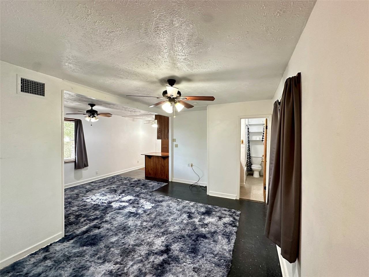 5618 Avenue L - Photo 3 of 11