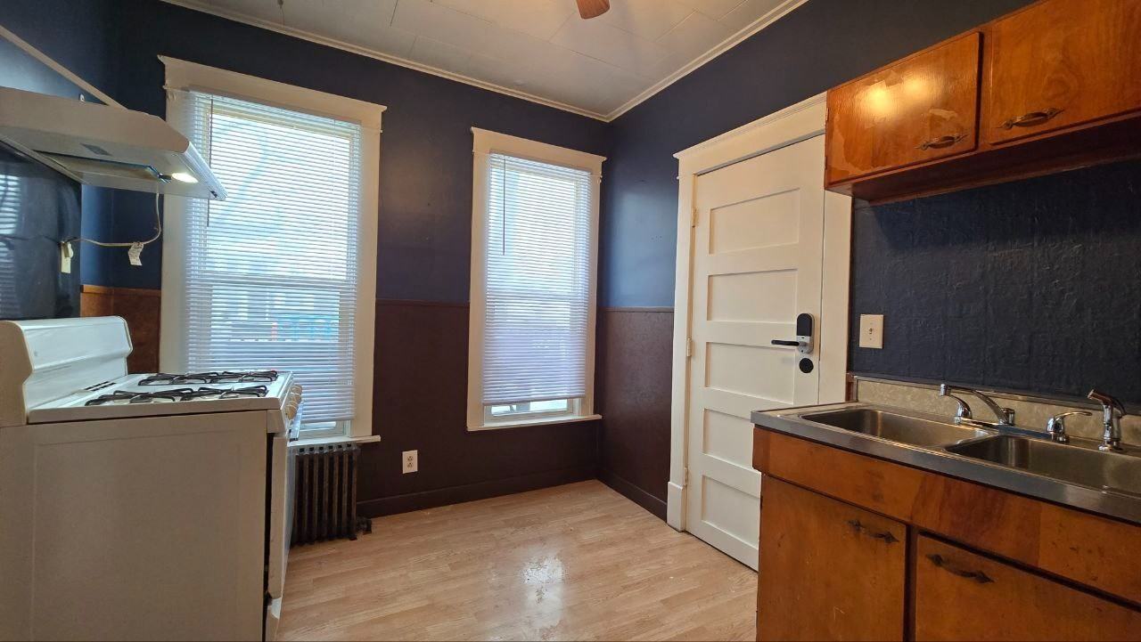 202 E Barker Ave #1 - Photo 5 of 22