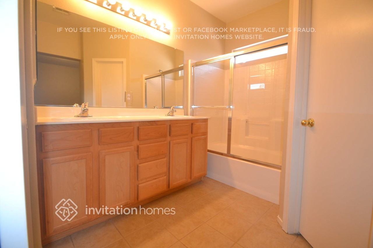 6022 Carmel Bluff St - Photo 5 of 7