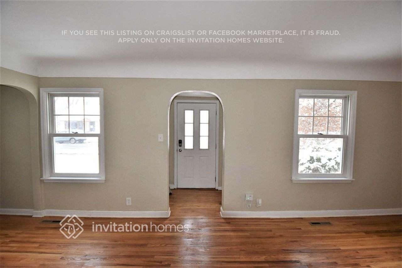 1612 Saint Albans St N - Photo 2 of 18