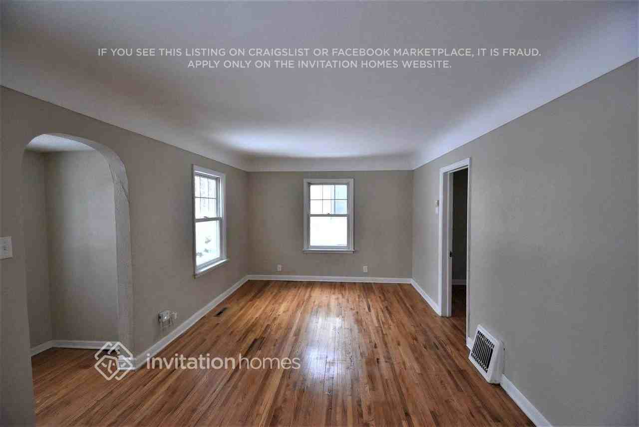 1612 Saint Albans St N - Photo 3 of 18