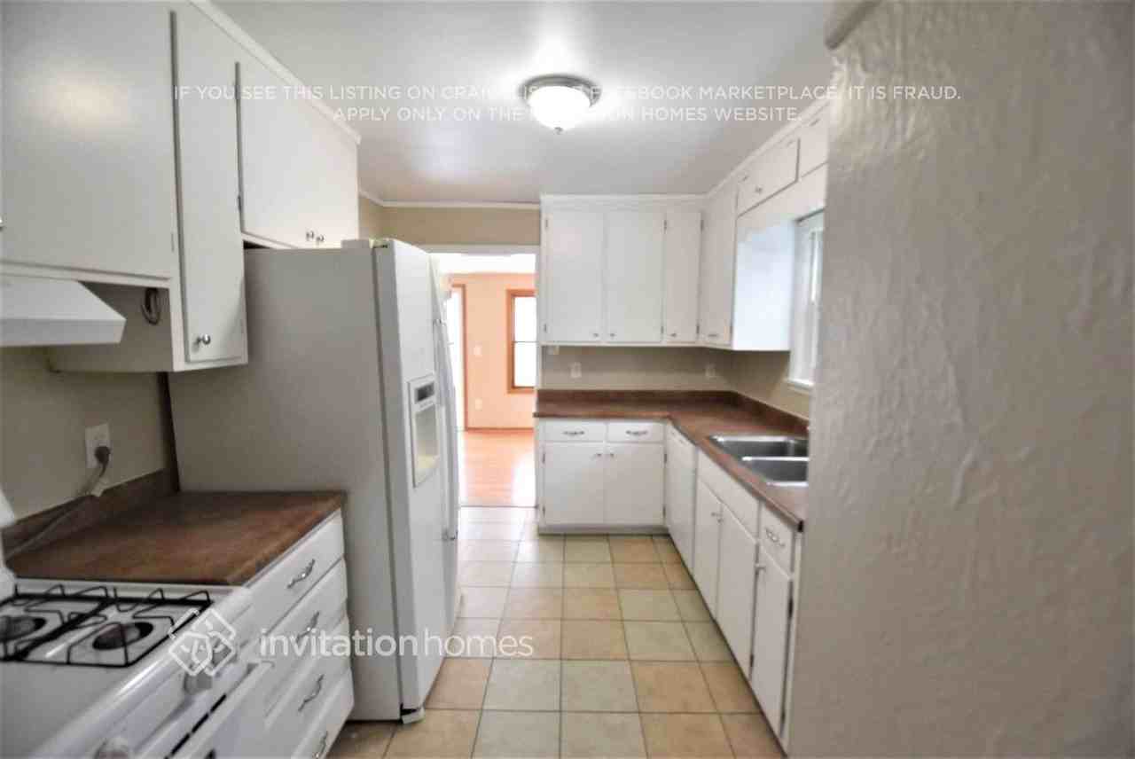 1612 Saint Albans St N - Photo 5 of 18