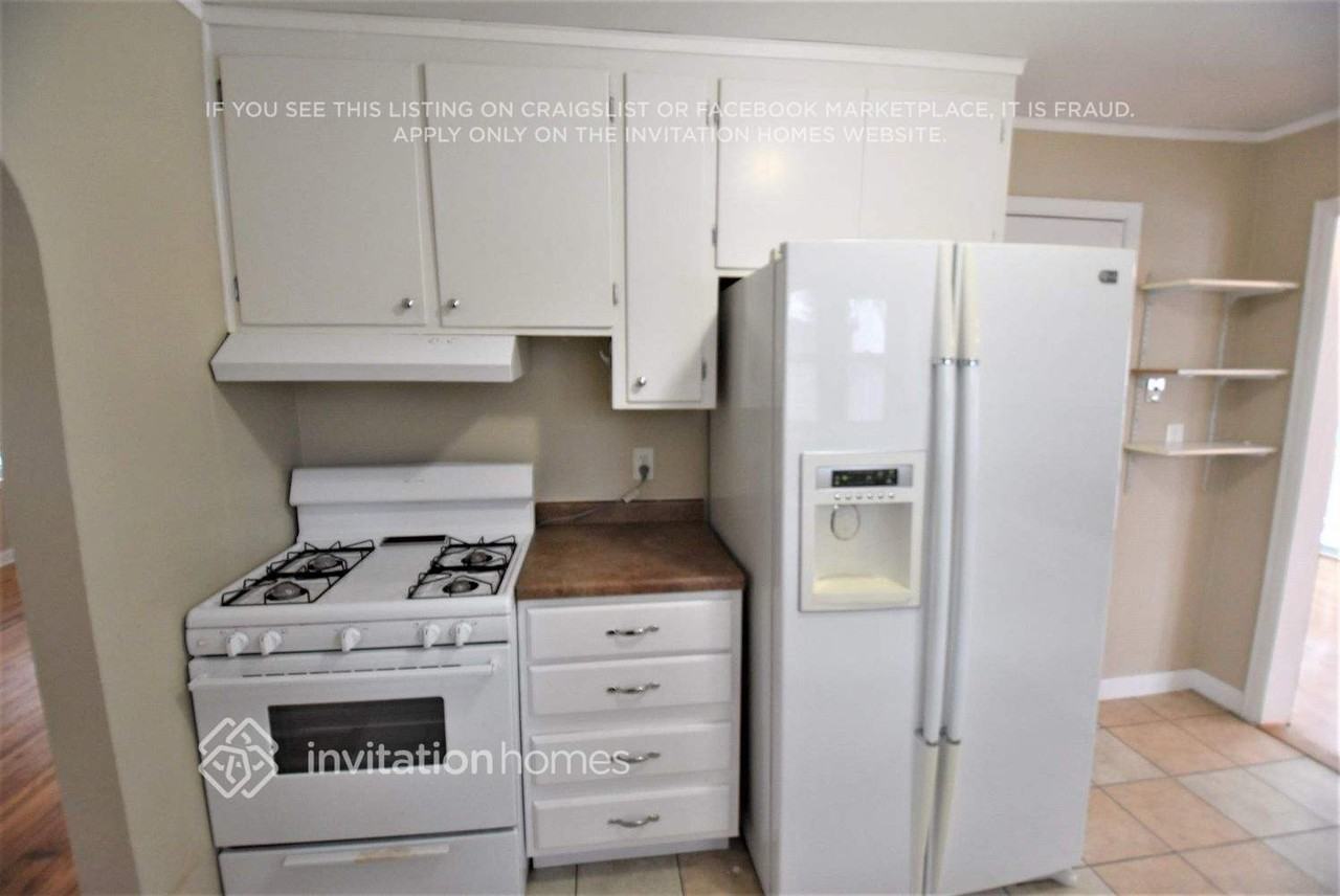 1612 Saint Albans St N - Photo 6 of 18