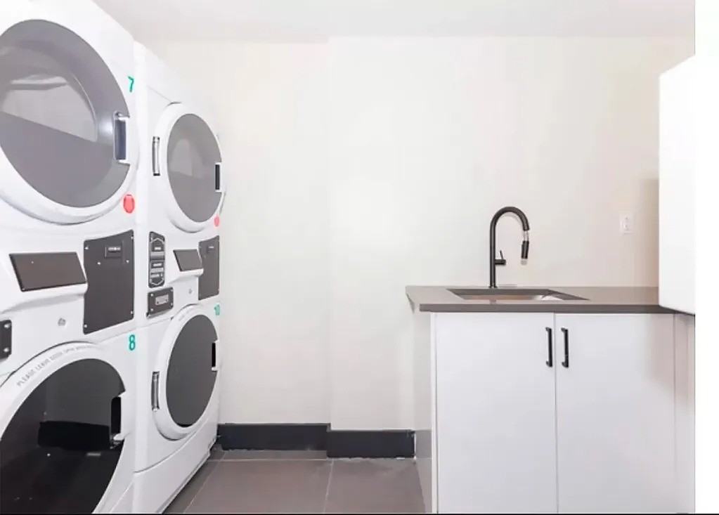 Private Bedroom in 4 Bedroom/2 Bathroom Home - Photo 7 of 12