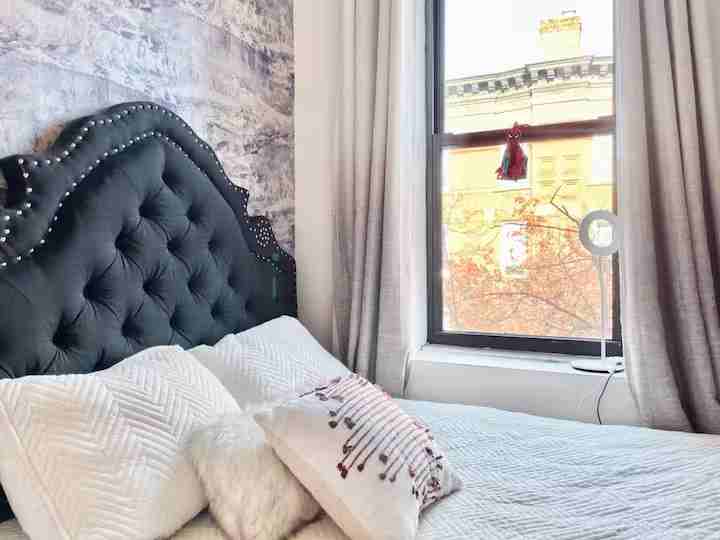 Private Bedroom in 4 Bedroom/2 Bathroom Home - Photo 3 of 8