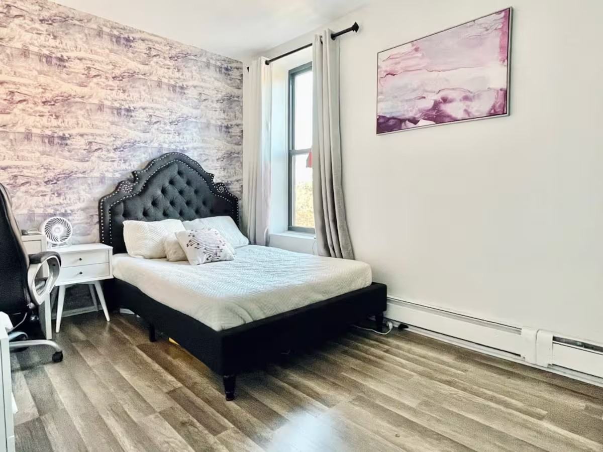 Private Bedroom in 4 Bedroom/2 Bathroom Home - Photo 5 of 8