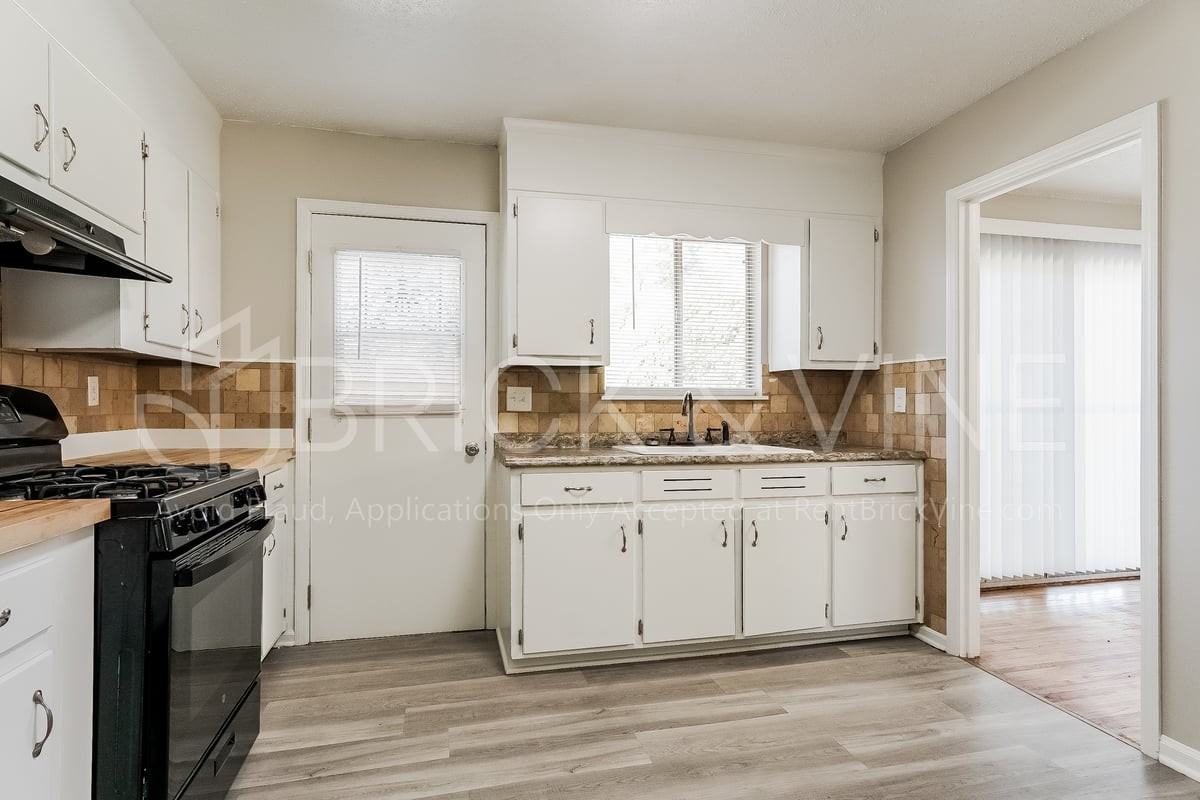 624 Old Pine Rd - Photo 3 of 17