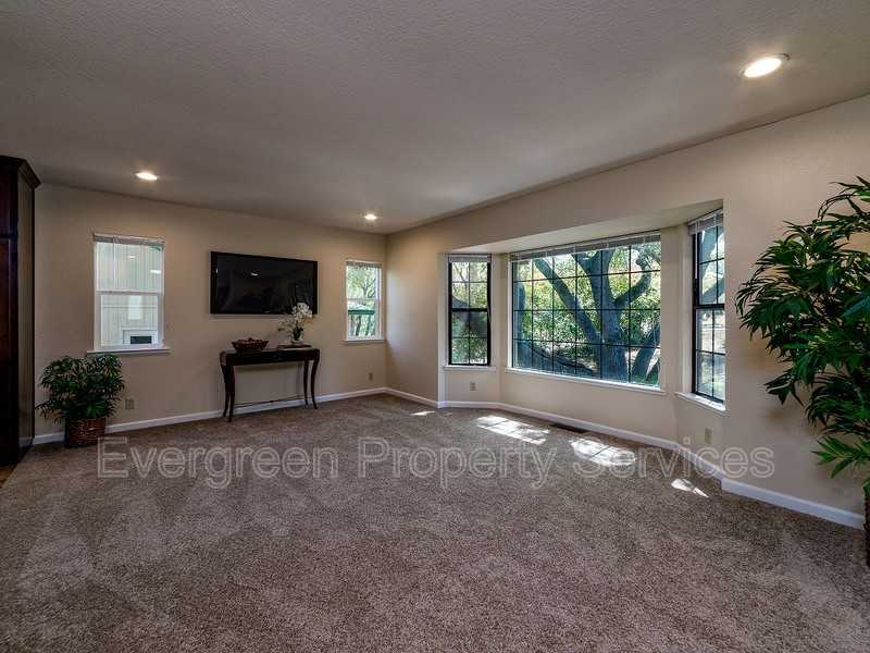 2749 Sandhurst Dr - Photo 2 of 12