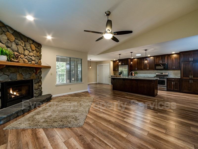 2749 Sandhurst Dr - Photo 3 of 12