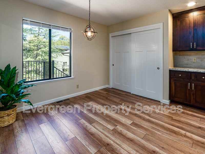 2749 Sandhurst Dr - Photo 6 of 12