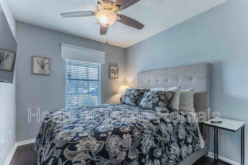 1202 Spring St - Photo 3 of 15