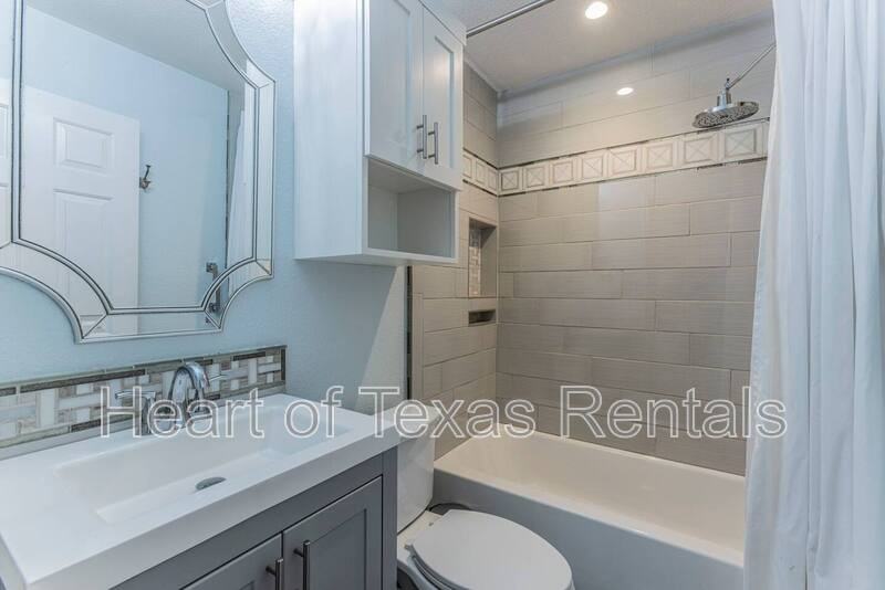 1202 Spring St - Photo 4 of 15