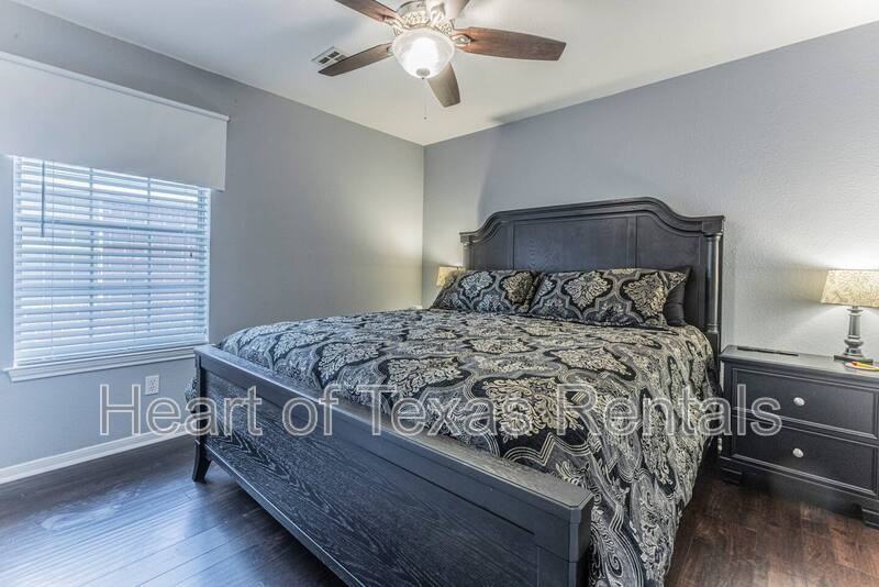 1202 Spring St - Photo 5 of 15