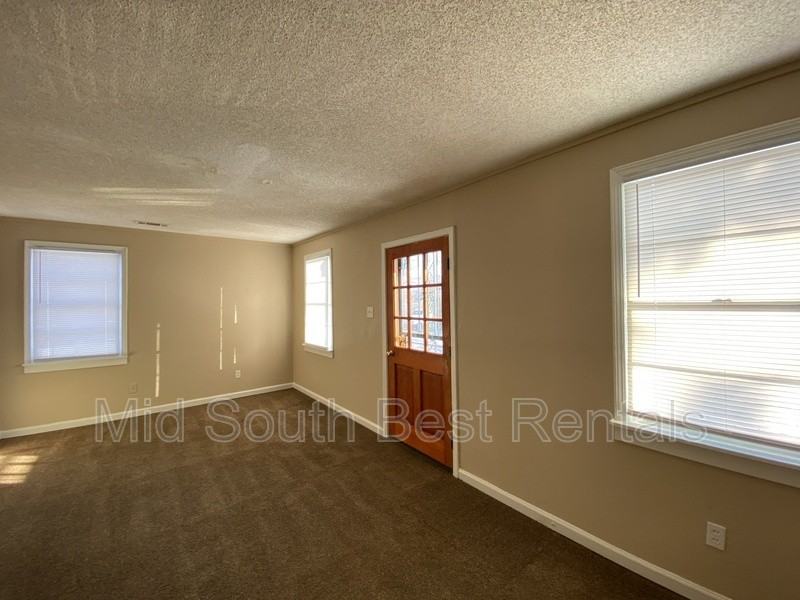 3161 Hilda St - Photo 3 of 13