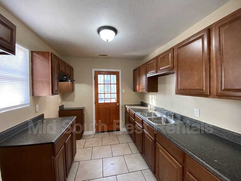 3161 Hilda St - Photo 4 of 13