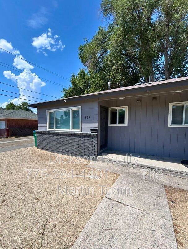 835 20th St - Photo 2 of 15