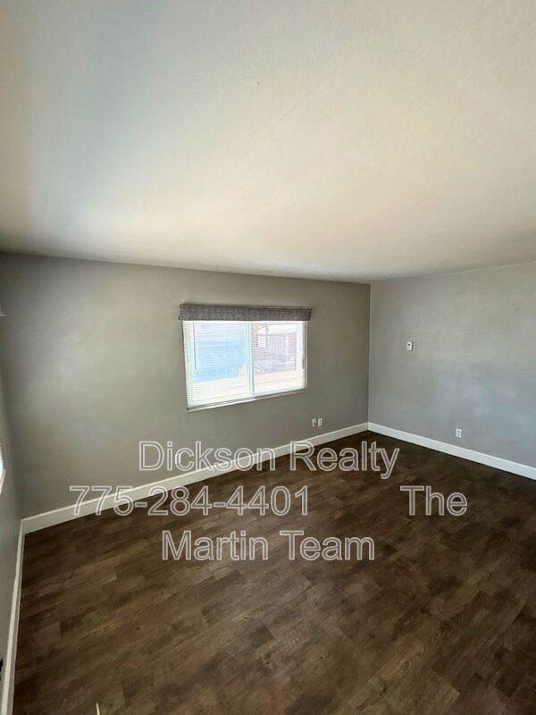 835 20th St - Photo 3 of 15