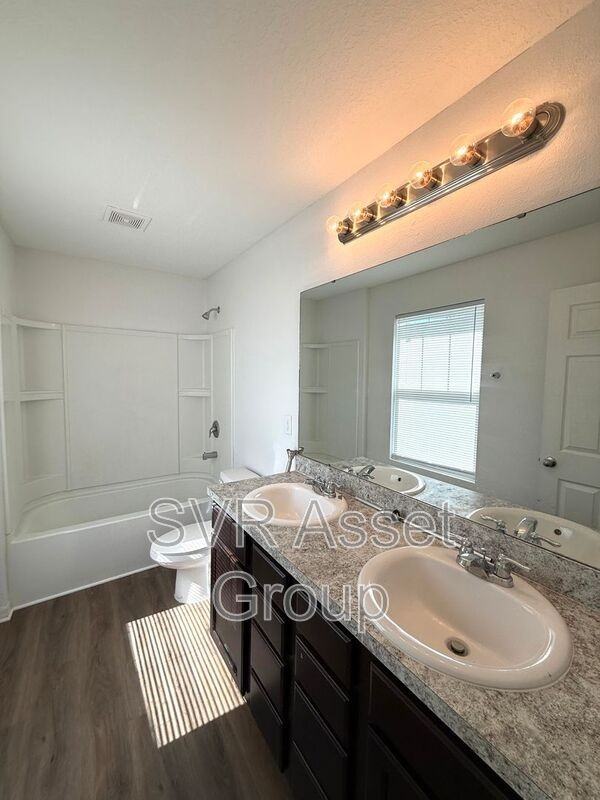 3067 Harbison St - Photo 3 of 15