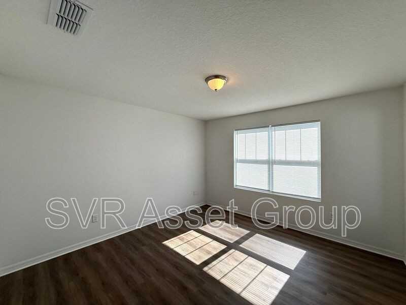 3067 Harbison St - Photo 4 of 15