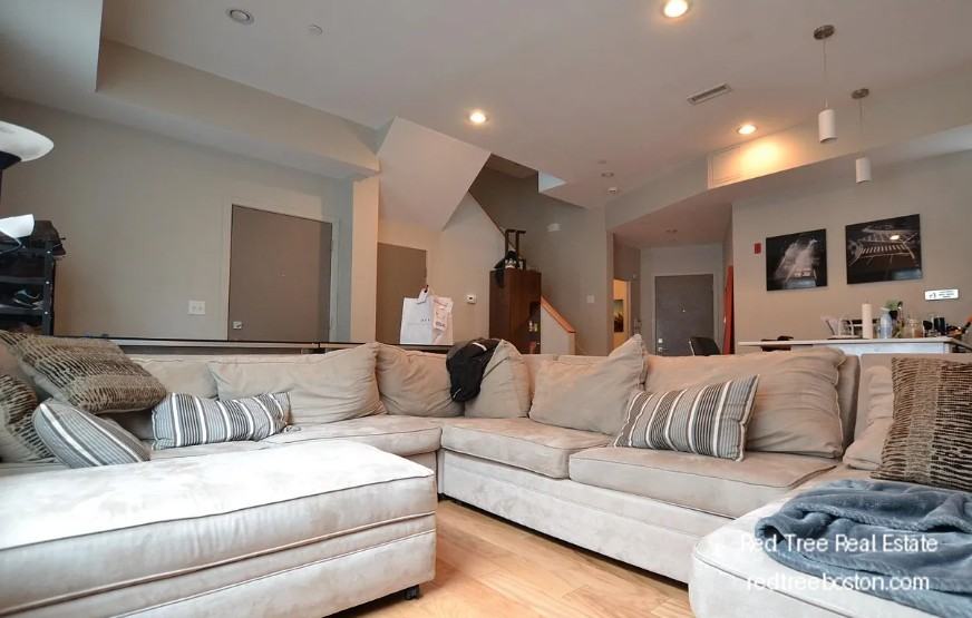 53 Glenville Ave - Photo 5 of 16