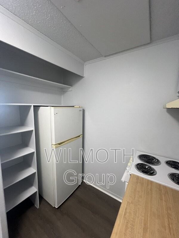 2000 Indianapolis Rd #102 - Photo 4 of 9