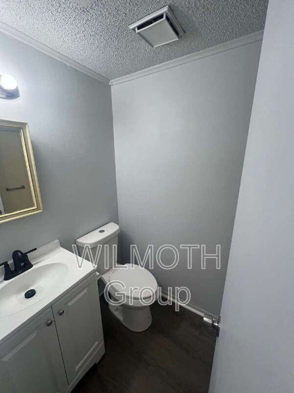 2000 Indianapolis Rd #102 - Photo 6 of 9