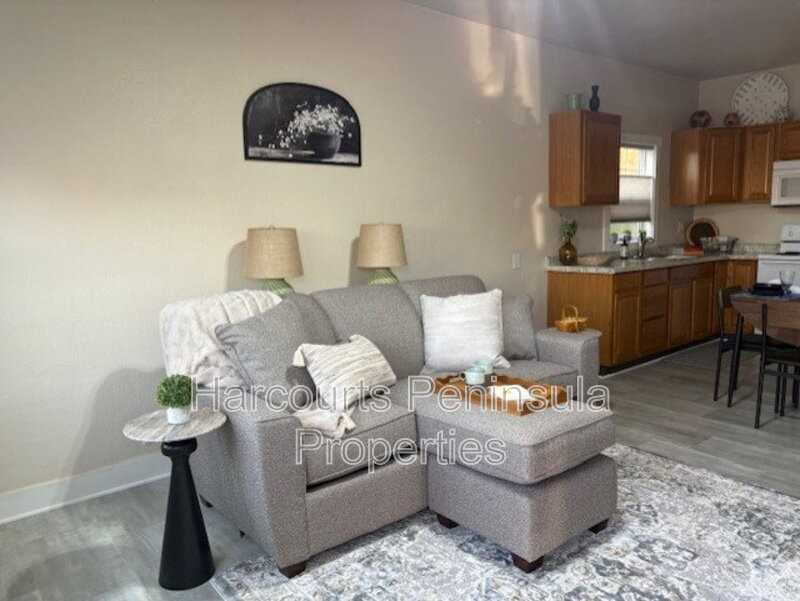 2305 6th St #A - Photo 2 of 9