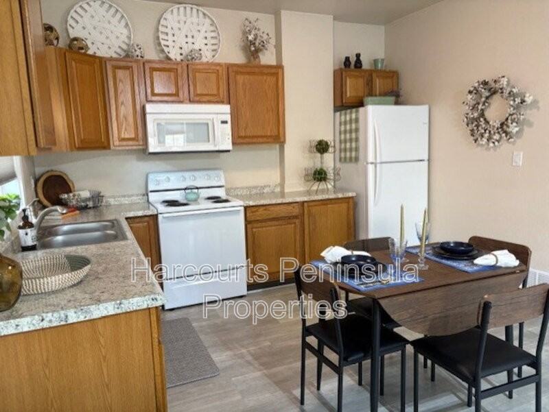 2305 6th St #A - Photo 3 of 9