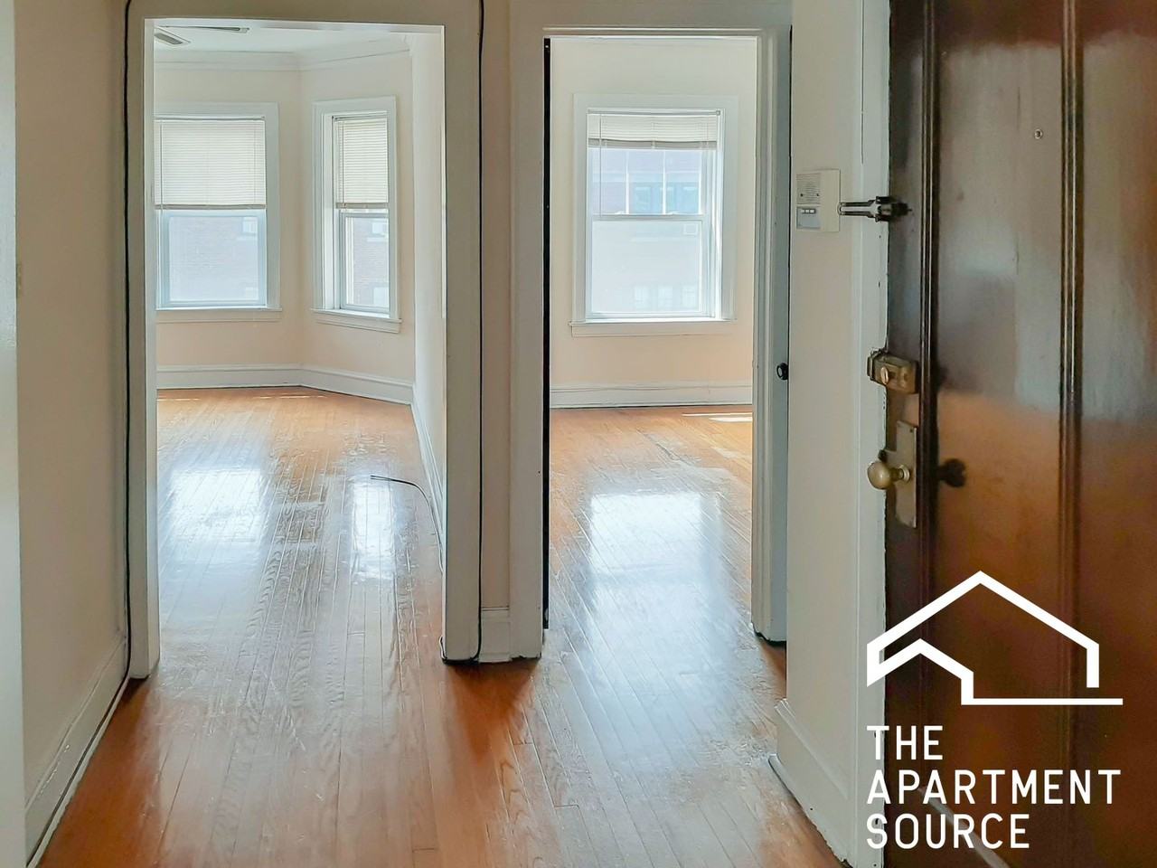 2204 W Foster Ave #3 - Photo 3 of 13