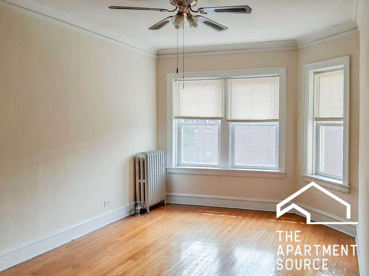 2204 W Foster Ave #3 - Photo 4 of 13