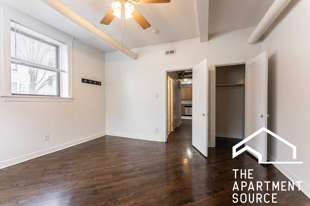 3325 N Lakewood Ave #GDN - Photo 5 of 9