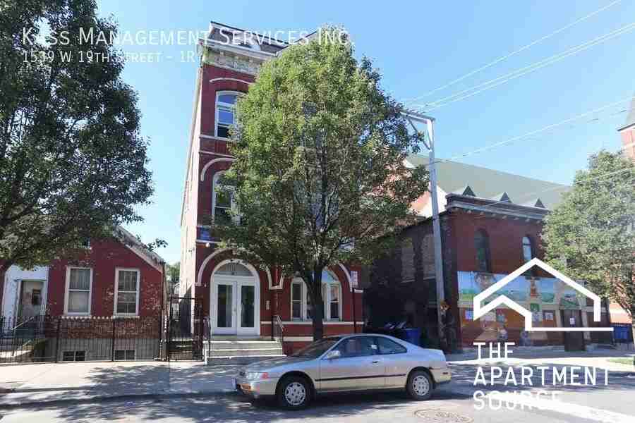 1539 W 19th St #2F - Photo 7 of 8