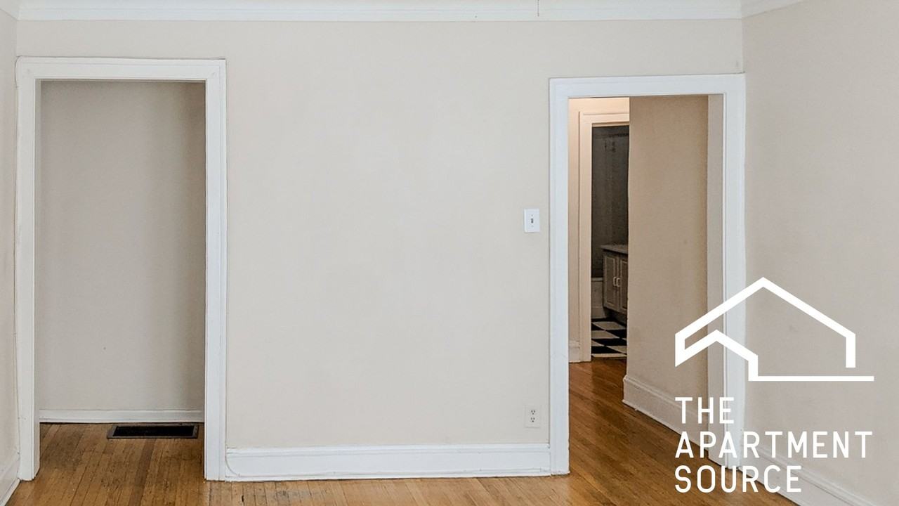 1904 W Winnemac Ave #1 - Photo 4 of 9