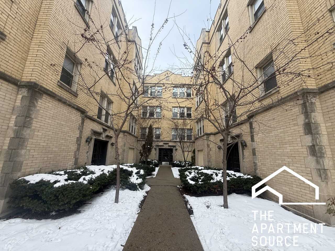 4101 N Sacramento Ave #3 - Photo 3 of 4